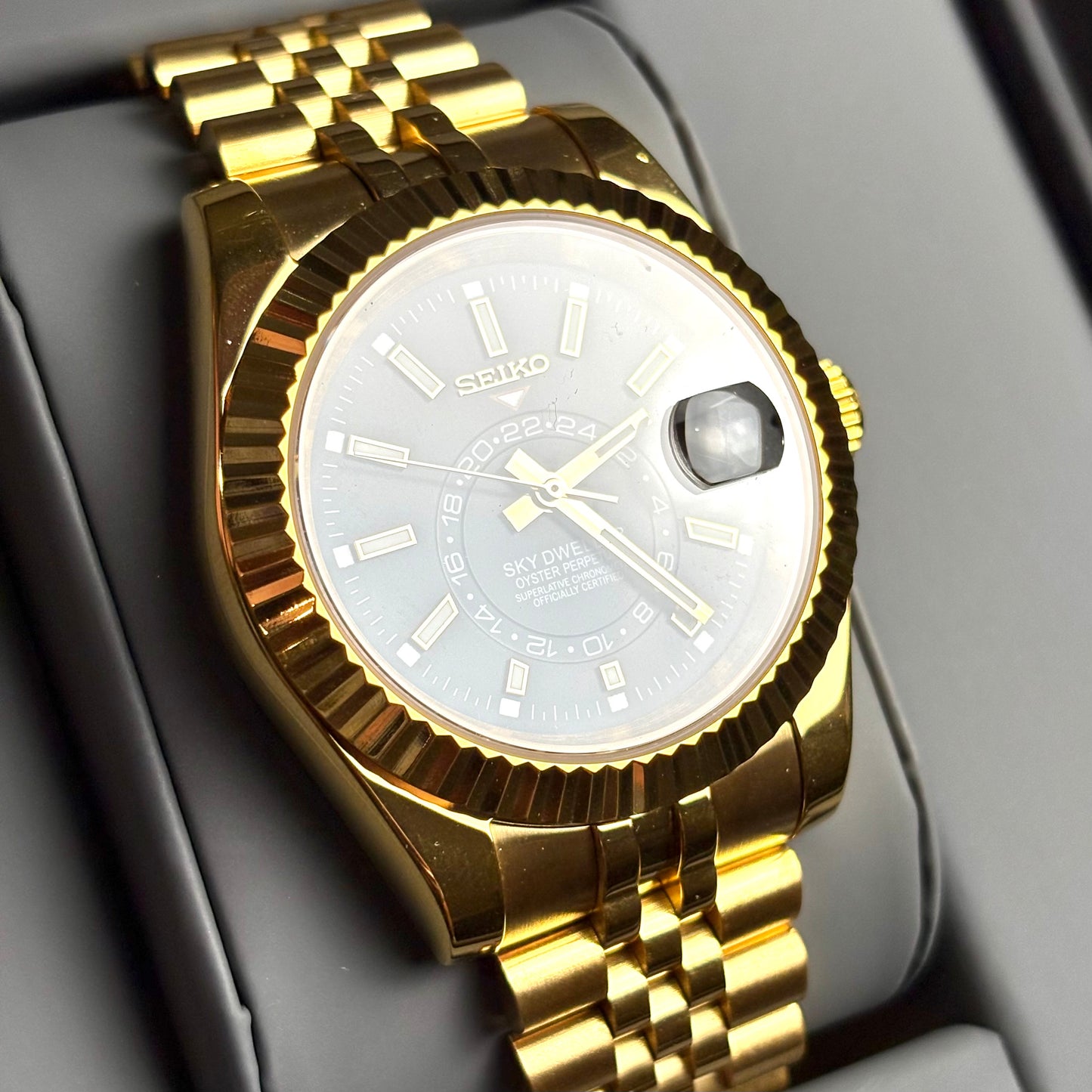 SKY DWELLER | GOLD & BLACK
